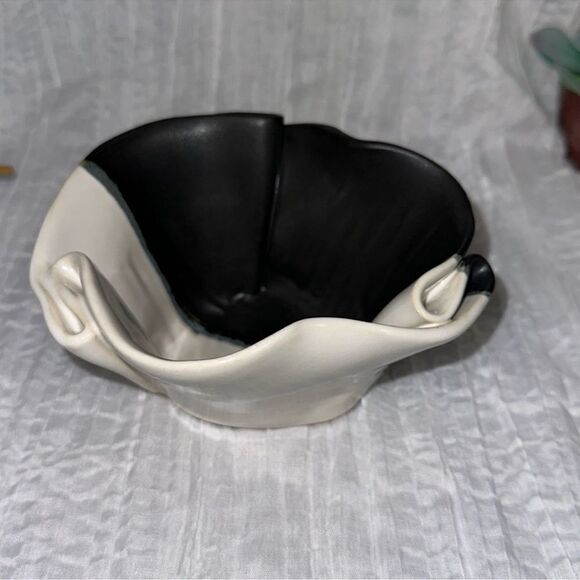 Handcrafted Stoneware Ivory Black Guacamole Bowl - Picture 3 of 6